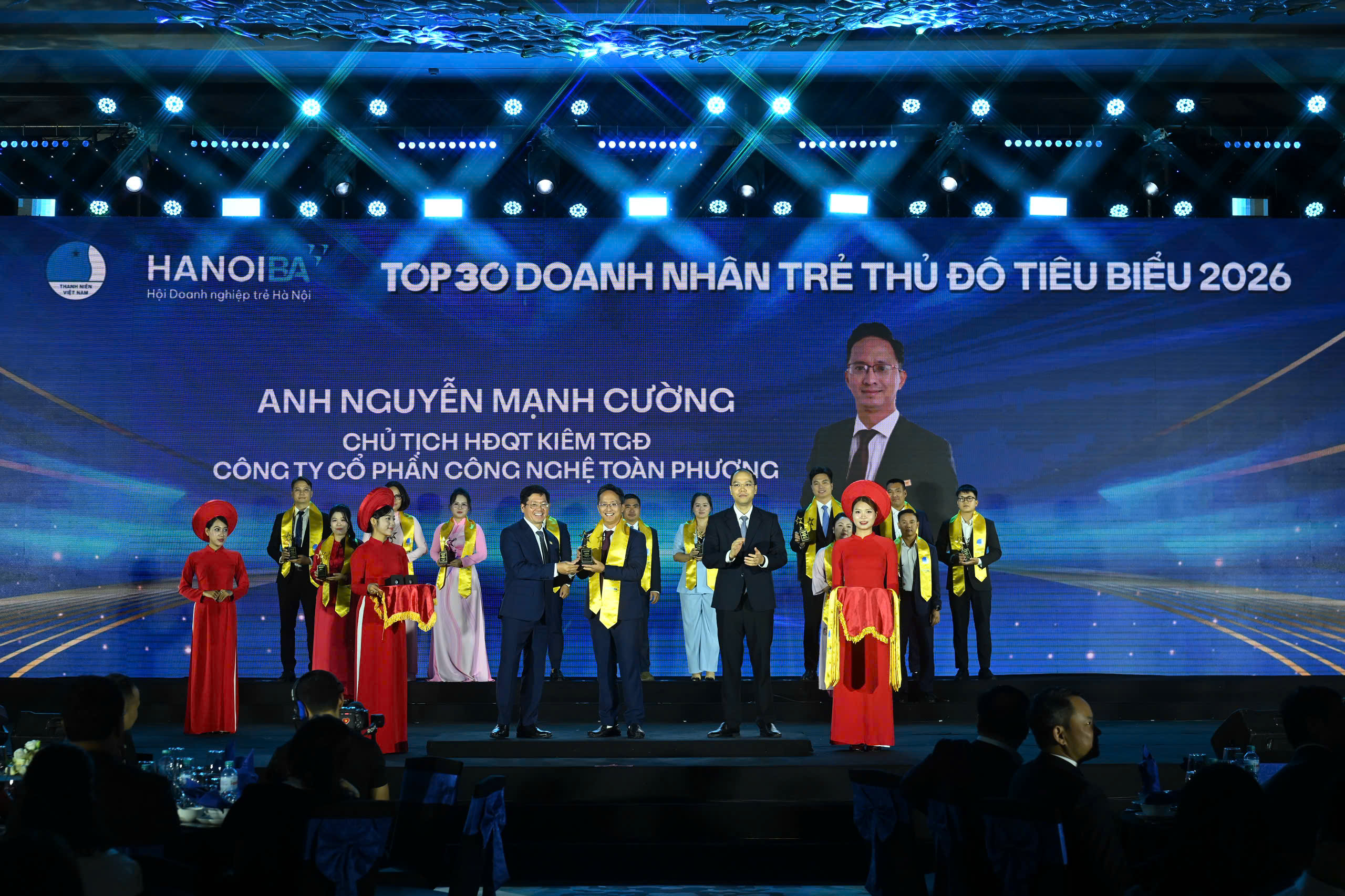Đại diện Công ty Cổ phần Công nghệ Toàn Phương tại Lễ vinh danh TOP 30 Doanh nhân trẻ Thủ đô tiêu biểu 2026